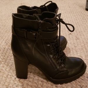 Heeled motorcycle boots